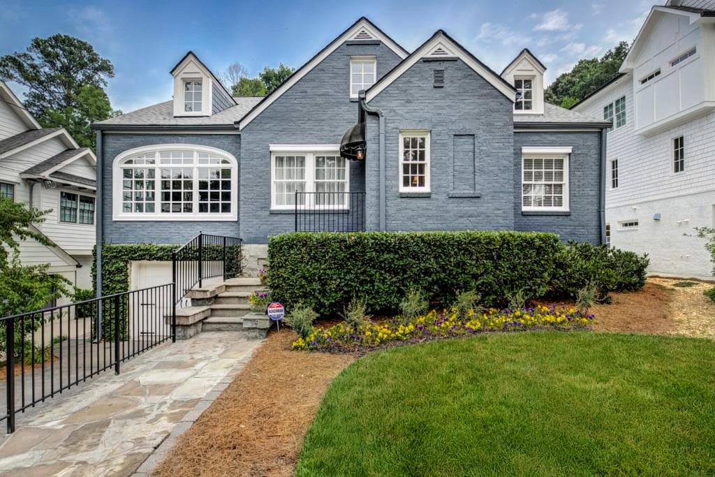 4 bedroom, 4 bathroom, 3,874 sq ft single family residence sold at 709 E Paces Ferry Road, Atlanta, GA 30305
