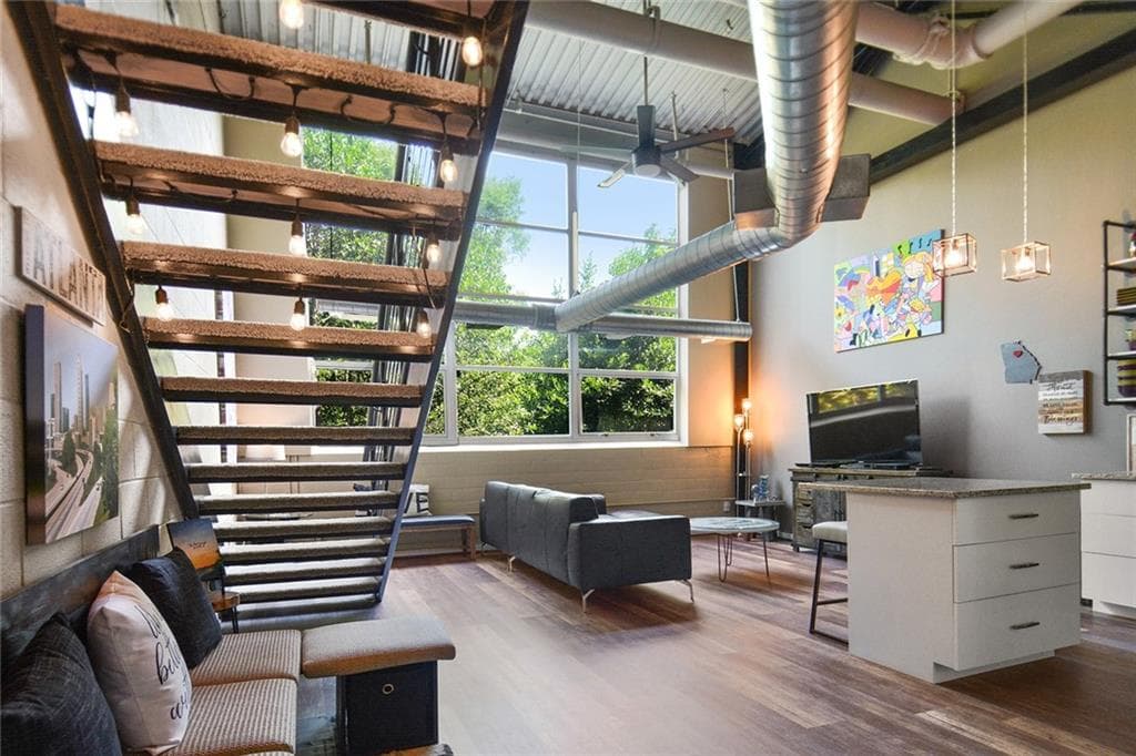 2 bedroom, 2 bathroom, 1,396 sq ft condominium sold at 400 Village Parkway 132, Atlanta, GA 30306