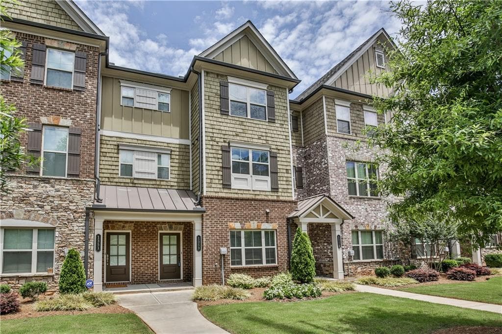 3 bedroom, 4 bathroom, 2,296 sq ft townhouse sold at 1353 Hawthorne Avenue, Smyrna, GA 30080