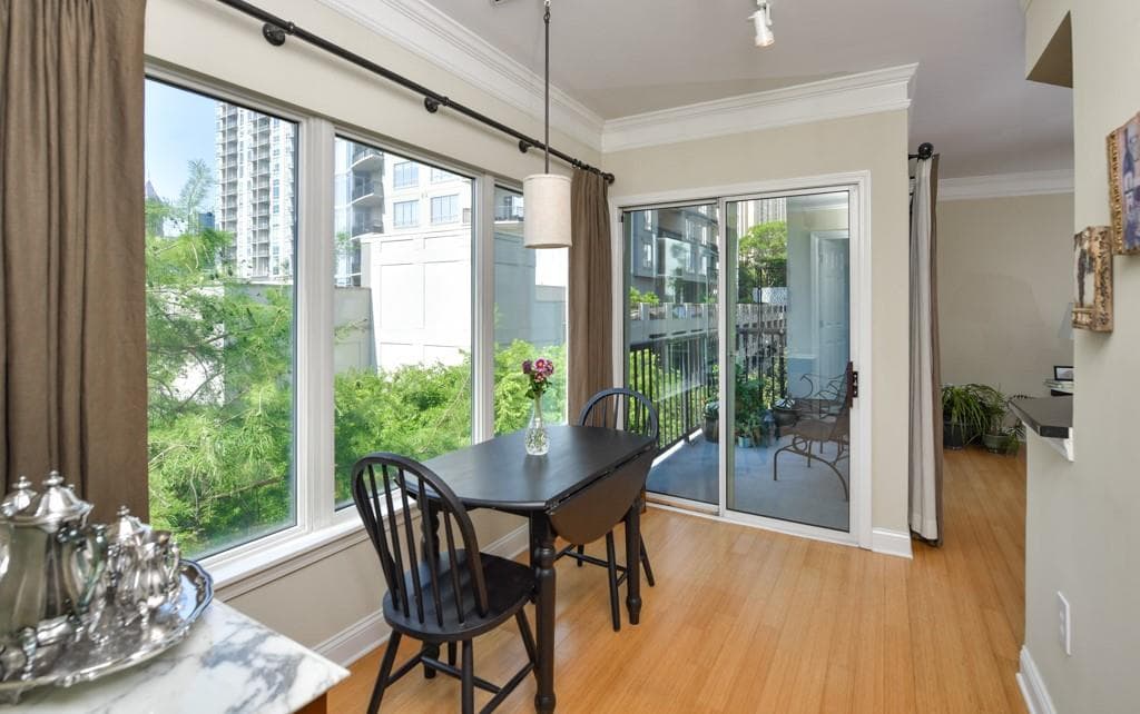 2 bedroom, 1 bathroom, 960 sq ft condominium sold at 275 13th Street 402, Atlanta, GA 30309