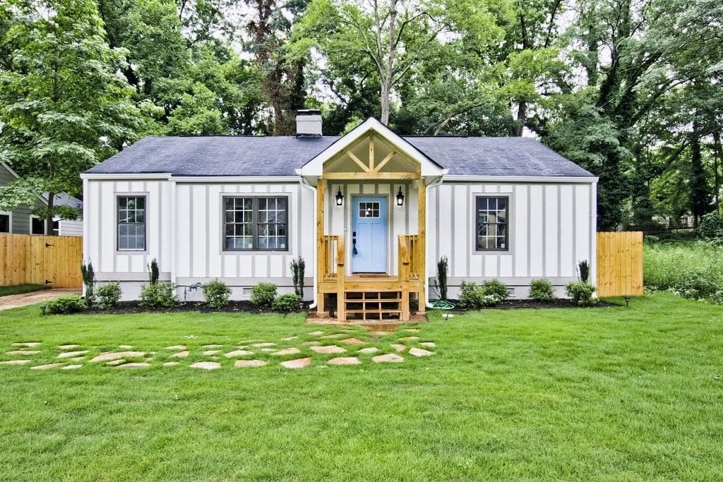 3 bedroom, 2 bathroom, 1,656 sq ft single family residence sold at 1146 EDGEFIELD Drive, Atlanta, GA 30310