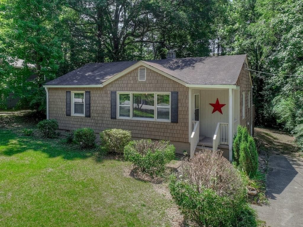3 bedroom, 1 bathroom, 932 sq ft single family residence sold at 1954 Sumter Street, Atlanta, GA 30318