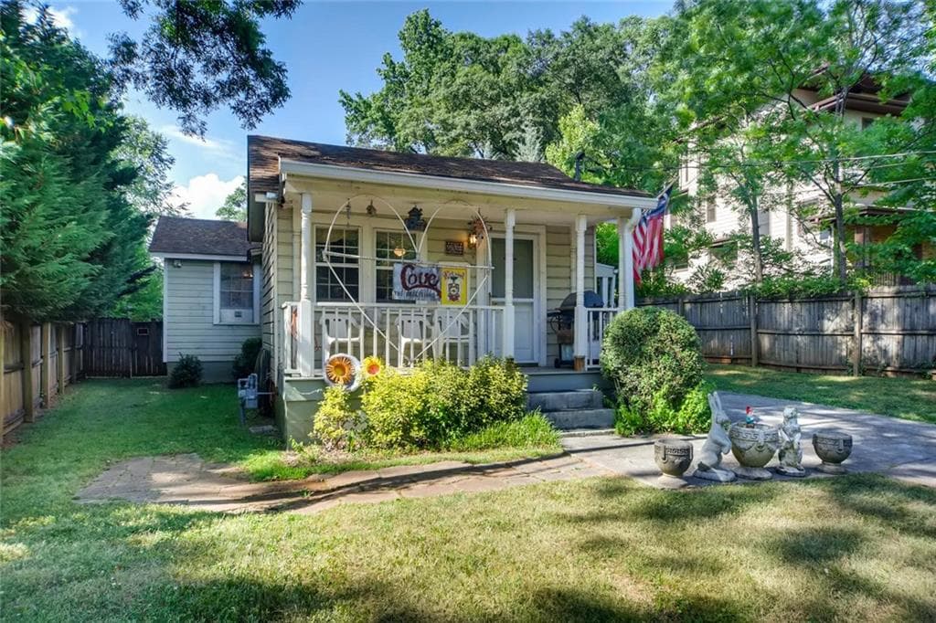 2 bedroom, 1 bathroom, 1,000 sq ft single family residence sold at 2194 Wisteria Way, Atlanta, GA 30317