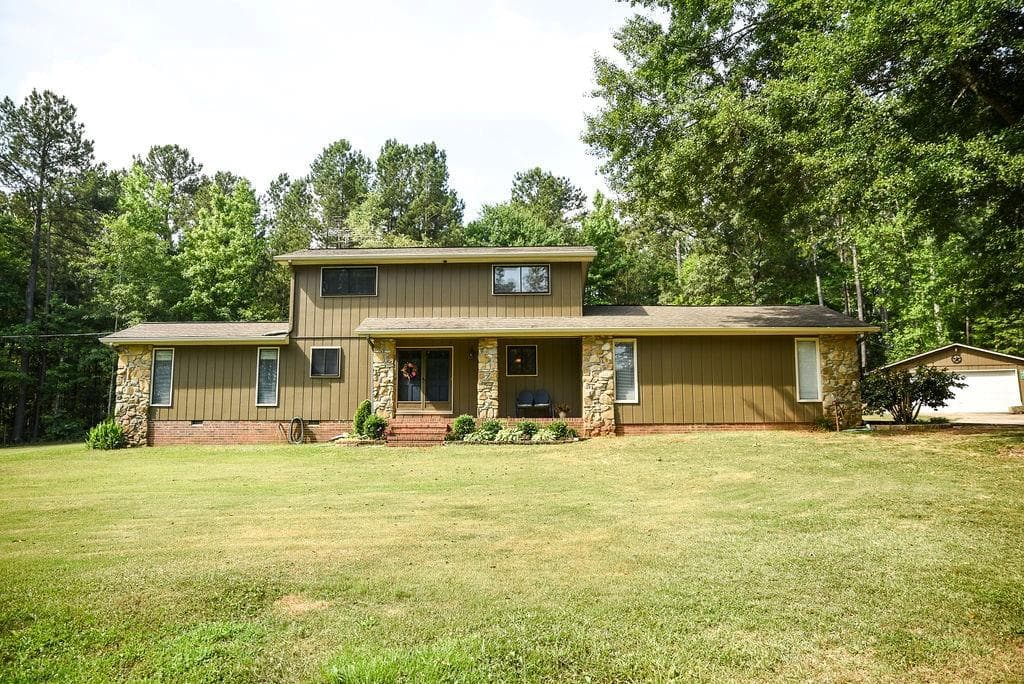 3 bedroom, 3 bathroom single family residence sold at 106 Cannongate Circle, Sharpsburg, GA 30277