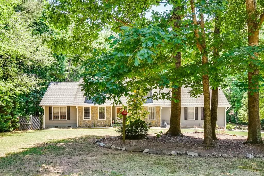 5 bedroom, 3 bathroom, 3,251 sq ft single family residence sold at 20 Lisa Court, Stockbridge, GA 30281