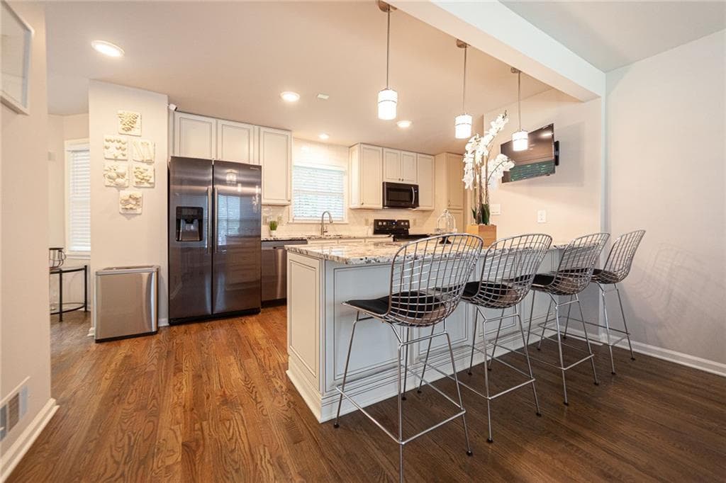 3 bedroom, 3 bathroom, 2,388 sq ft single family residence sold at 190 Arrowood Lane, Alpharetta, GA 30009
