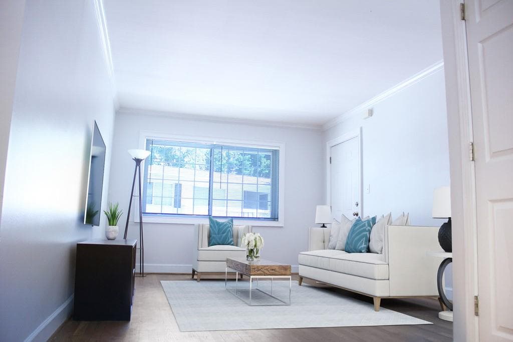 1 bedroom, 1 bathroom, 600 sq ft condominium sold at 1988 WELLBOURNE Drive 8, Atlanta, GA 30324