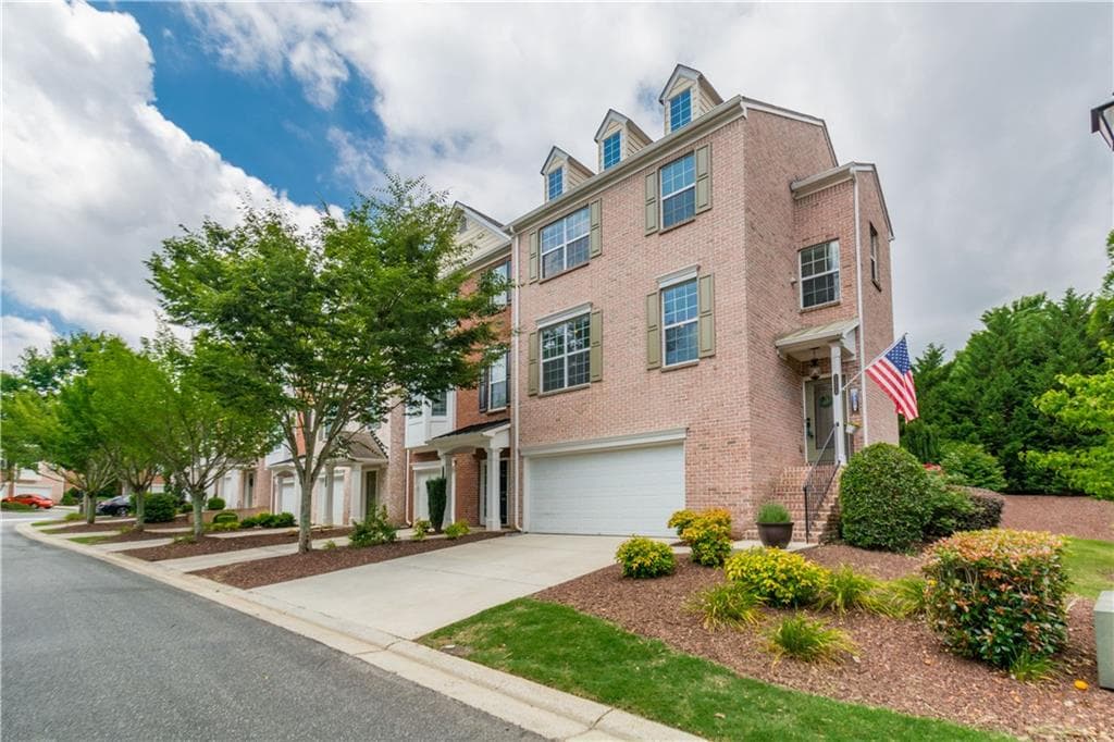 3 bedroom, 4 bathroom, 1,966 sq ft townhouse sold at 11774 Wellsley Way, Alpharetta, GA 30005