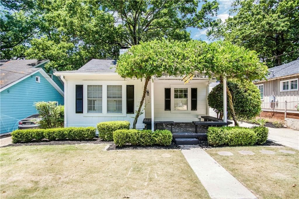 2 bedroom, 2 bathroom, 1,130 sq ft single family residence sold at 581 Glenwood Place, Atlanta, GA 30316
