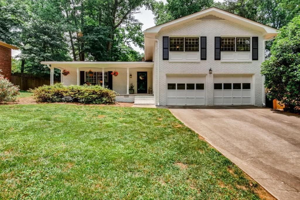 4 bedroom, 3 bathroom, 2,150 sq ft single family residence sold at 2052 Longview Way, Chamblee, GA 30341