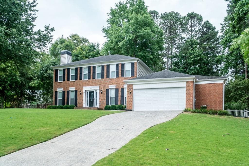 4 bedroom, 3 bathroom, 2,253 sq ft single family residence sold at 200 Crab Orchard Way, Roswell, GA 30076