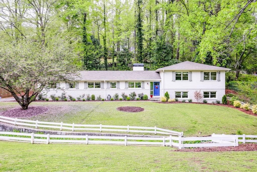 4 bedroom, 3 bathroom, 2,706 sq ft single family residence sold at 3604 Old Ivy Lane, Atlanta, GA 30342