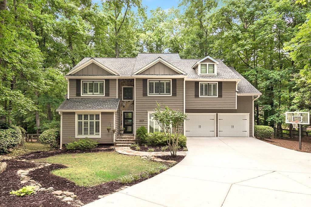 5 bedroom, 4 bathroom, 3,005 sq ft single family residence sold at 10155 Crescent Hill Lane, Roswell, GA 30076