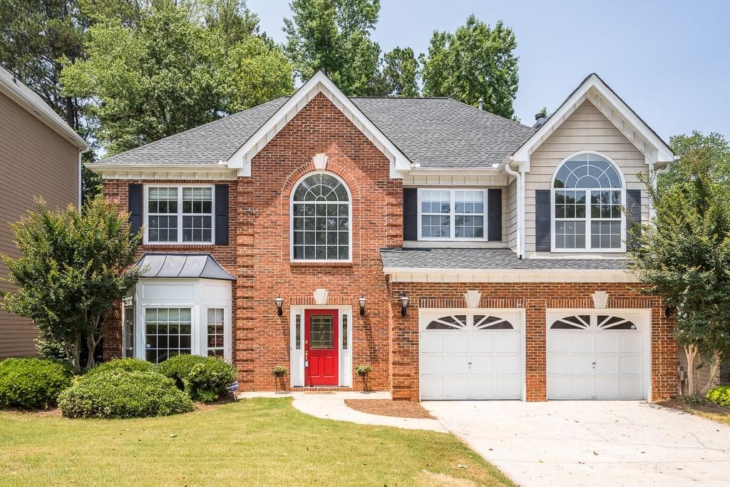 4 bedroom, 3 bathroom, 2,700 sq ft single family residence sold at 1515 Elgaen Place Drive, Roswell, GA 30075