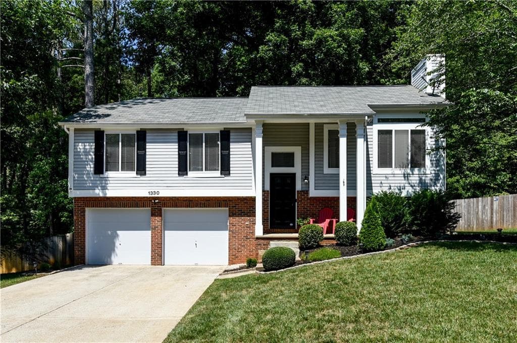 1330 Taylor Oaks Drive, Roswell, GA 30076 — most recent listing photo