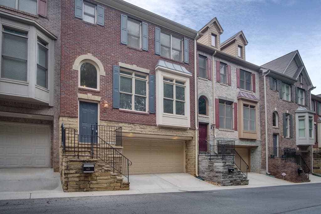 5559 Julian Place, Sandy Springs, GA 30342 — most recent listing photo
