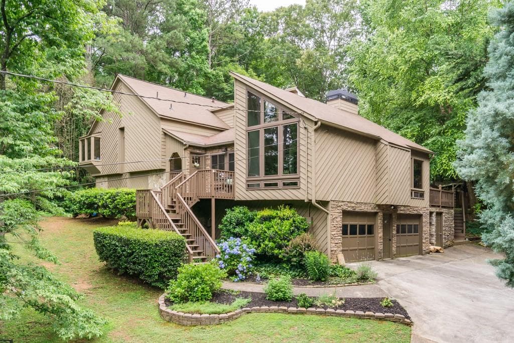 4 bedroom, 4 bathroom, 3,000 sq ft single family residence sold at 3101 Mountain Laurel Street, Roswell, GA 30075