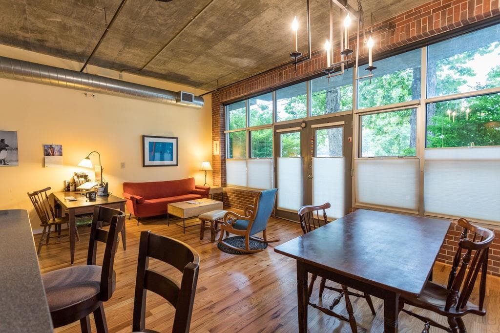1 bedroom, 1 bathroom, 1,024 sq ft condominium sold at 1023 Juniper Street 104, Atlanta, GA 30309