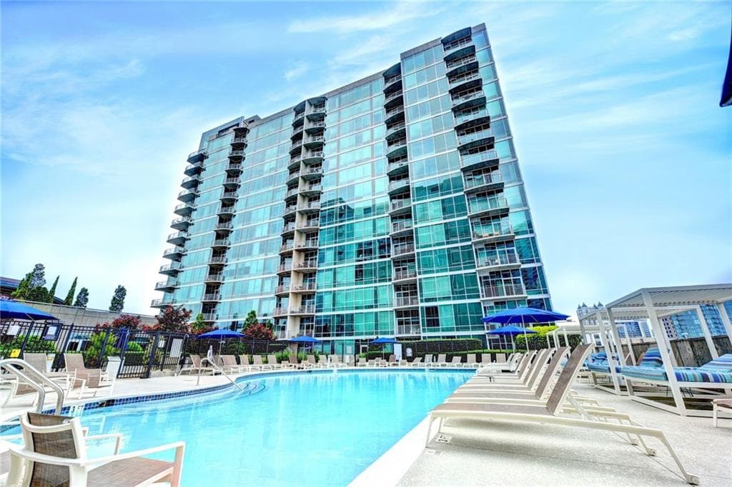 1 bedroom, 1 bathroom, 696 sq ft condominium sold at 923 Peachtree Street 1523, Atlanta, GA 30309