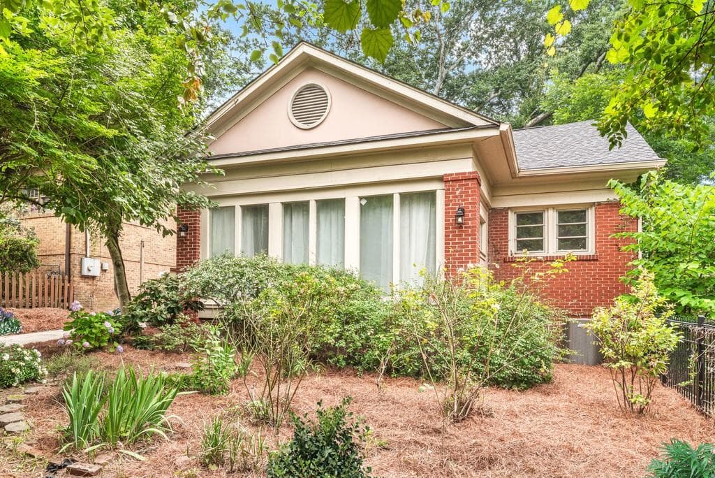 3 bedroom, 2 bathroom, 2,285 sq ft single family residence sold at 666 Bonaventure Avenue, Atlanta, GA 30306