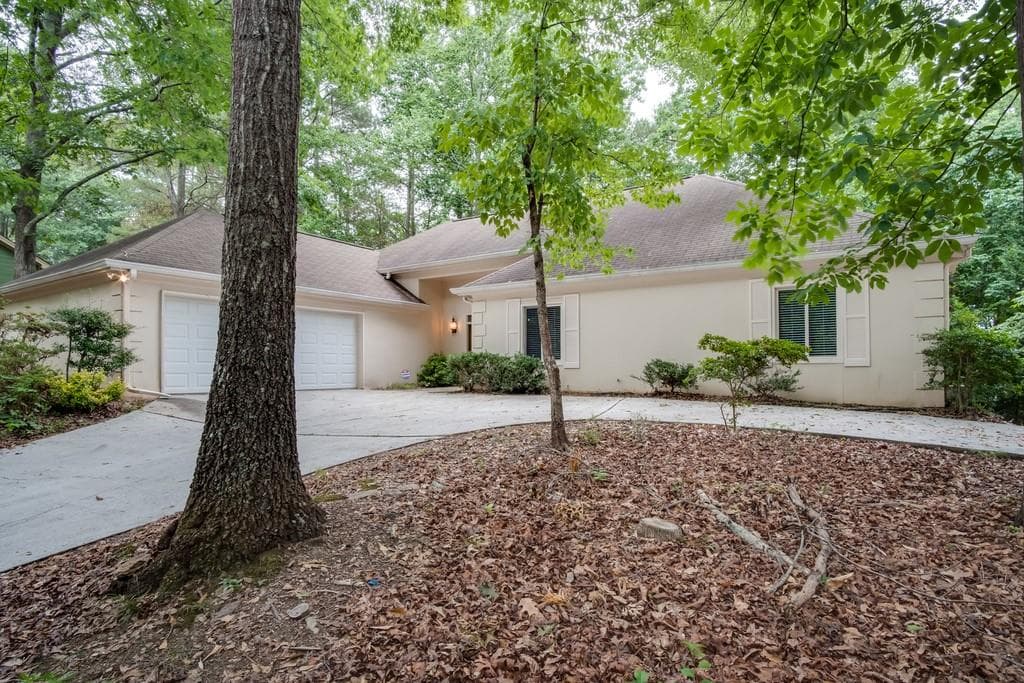 470 W Spalding Drive, Sandy Springs, GA 30328 — most recent listing photo