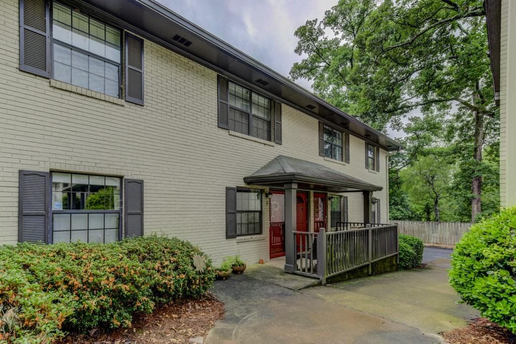 2 bedroom, 1 bathroom, 840 sq ft condominium sold at 410 Candler Park Drive G-1, Atlanta, GA 30307