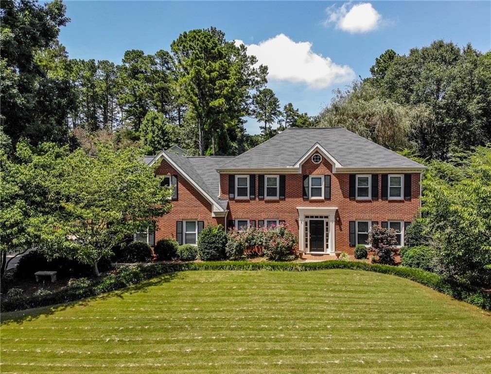 5 bedroom, 3 bathroom, 2,989 sq ft single family residence sold at 4678 Glenforest Drive, Roswell, GA 30075
