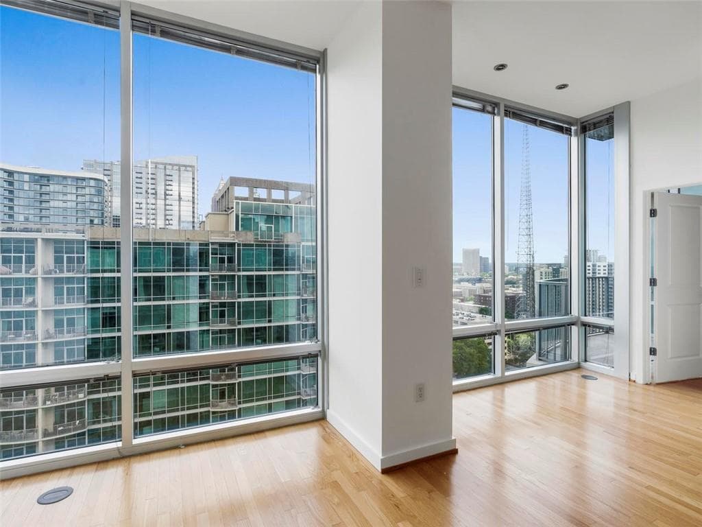 2 bedroom, 2 bathroom, 1,260 sq ft condominium sold at 943 Peachtree Street 2006, Atlanta, GA 30309