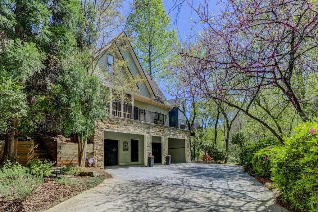 4 bedroom, 4 bathroom, 2,480 sq ft single family residence sold at 417 Lakeshore Drive, Atlanta, GA 30307