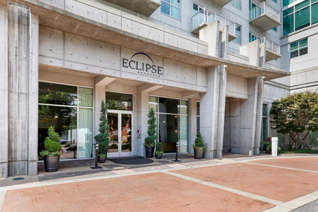 2 bedroom, 2 bathroom, 1,056 sq ft condominium sold at 250 Pharr Road 1401, Atlanta, GA 30305