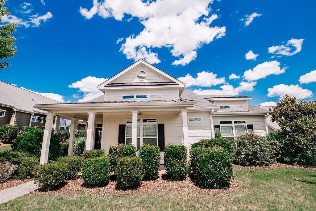 3 bedroom, 2 bathroom, 1,816 sq ft single family residence sold at 2978 Dungeness Drive, Douglasville, GA 30135