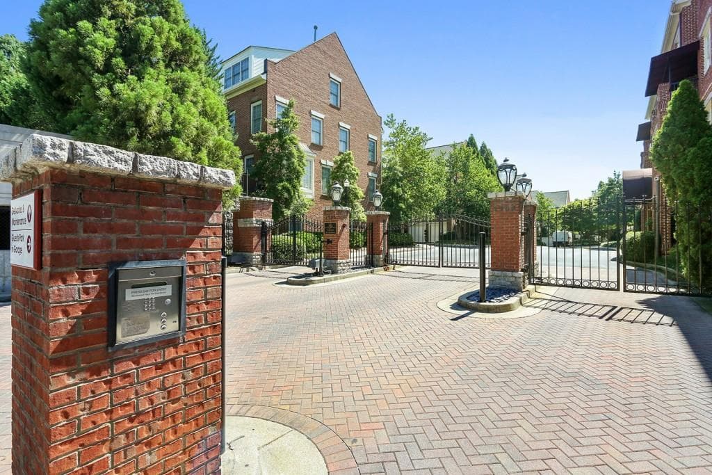 3 bedroom, 3 bathroom, 1,890 sq ft condominium sold at 1735 Peachtree Street 514, Atlanta, GA 30309