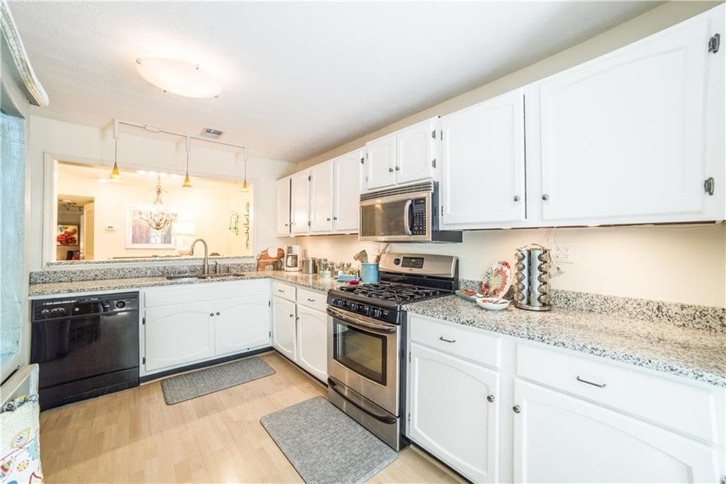 2 bedroom, 2 bathroom, 1,341 sq ft condominium sold at 2901 Lenox Road 506, Atlanta, GA 30324