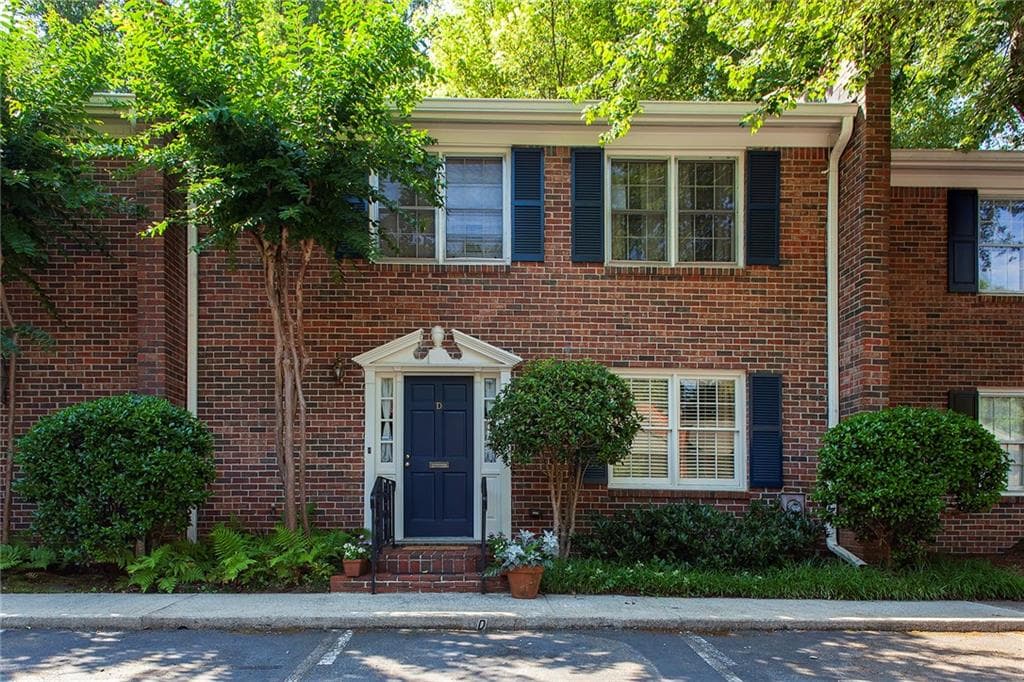 3 bedroom, 3 bathroom, 2,254 sq ft condominium sold at 1105 Clairemont Avenue D, Decatur, GA 30030