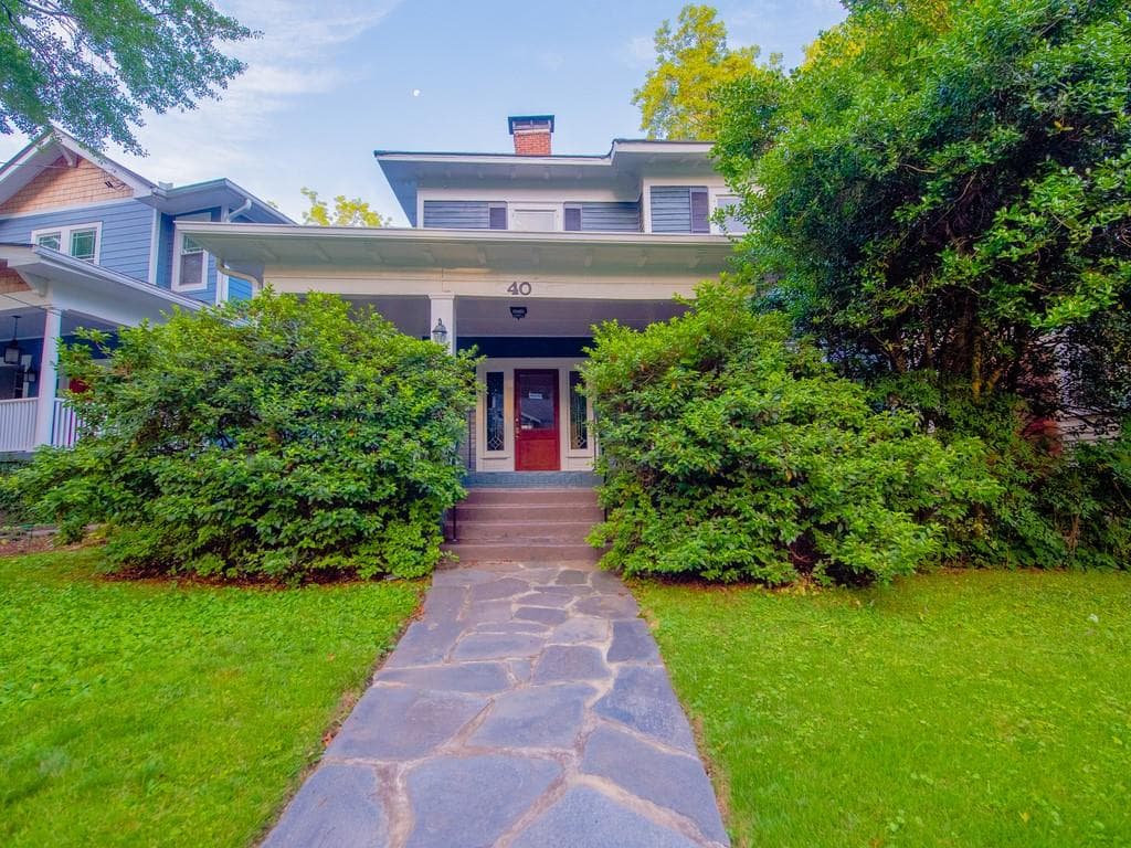 4 bedroom, 2 bathroom, 2,884 sq ft single family residence sold at 40 NE AVERY Drive, Atlanta, GA 30309