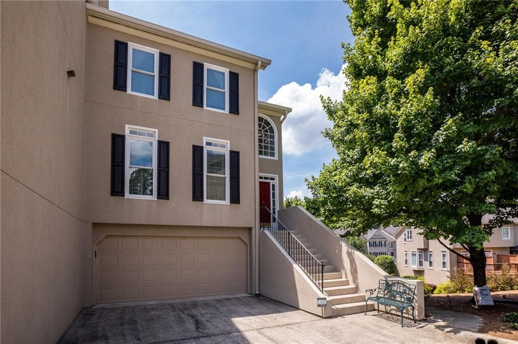 3 bedroom, 4 bathroom, 2,744 sq ft townhouse sold at 2526 Oakwood Way, Smyrna, GA 30080