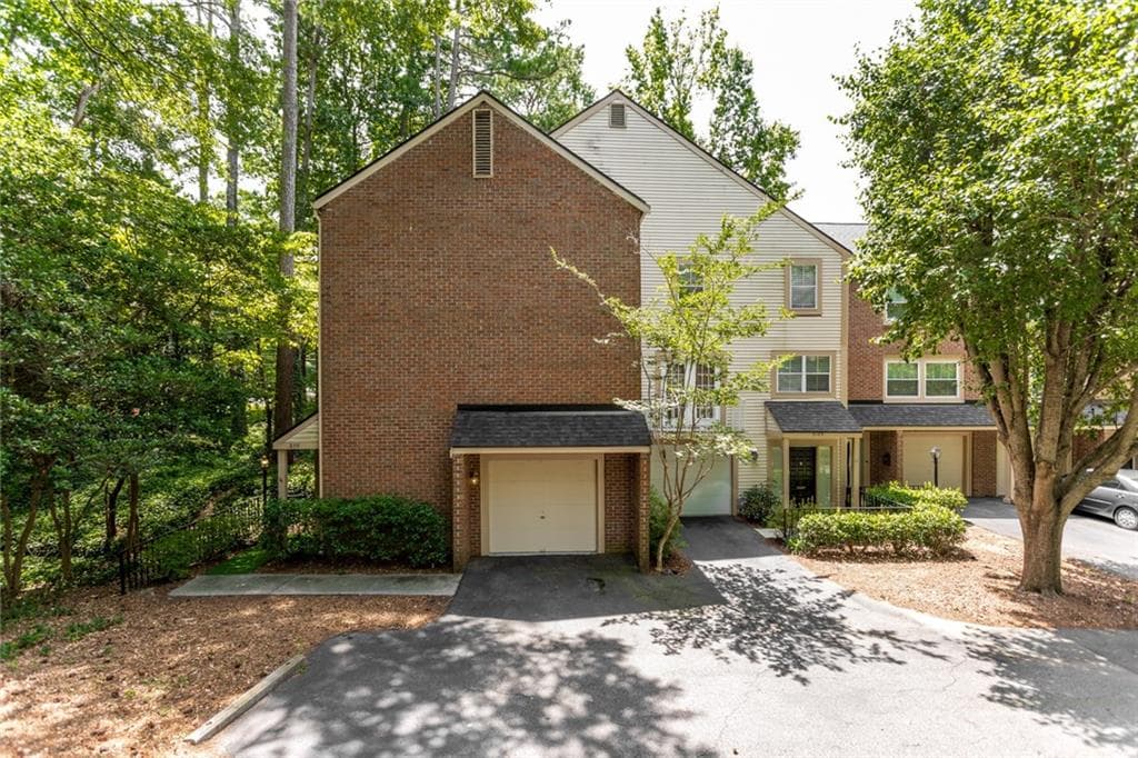 2111 Cobble Lane, Dunwoody, GA 30338 — most recent listing photo