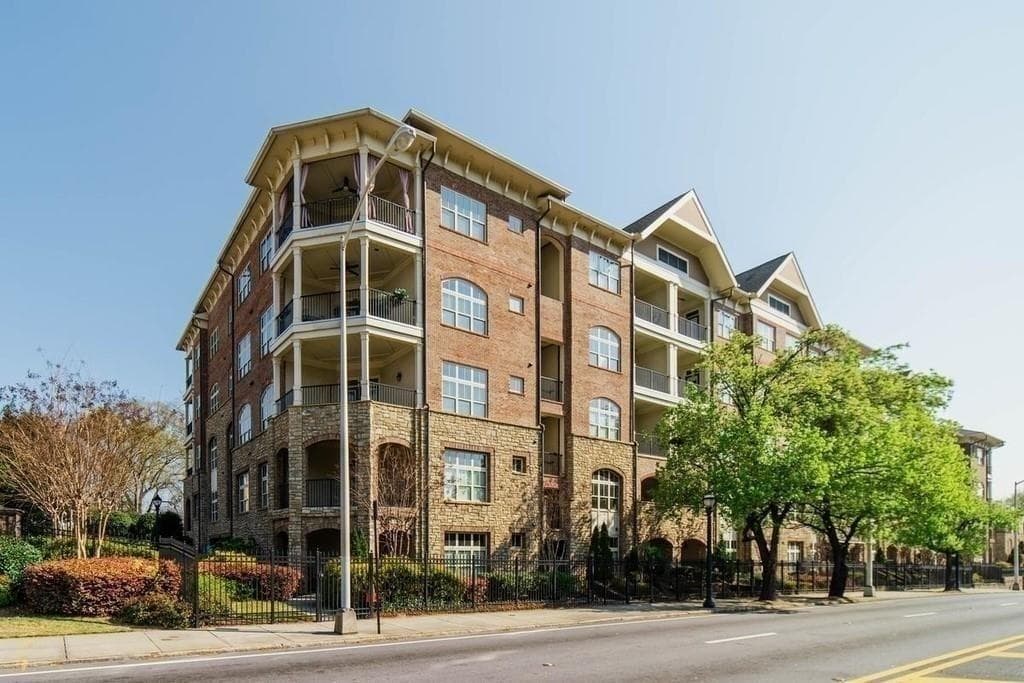 1 bedroom, 1 bathroom, 716 sq ft condominium sold at 625 Piedmont Avenue 107, Atlanta, GA 30308