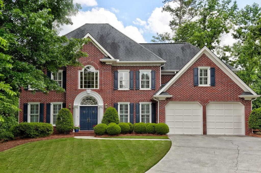 6 bedroom, 6 bathroom, 5,304 sq ft single family residence sold at 4816 Island View, Roswell, GA 30075
