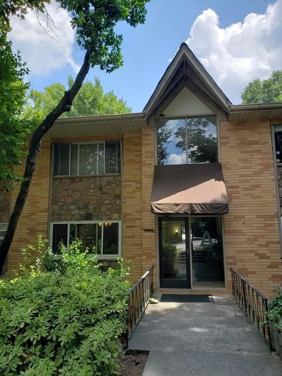 2 bedroom, 2 bathroom, 1,084 sq ft condominium sold at 115 NW BISCAYNE Drive A9, Atlanta, GA 30309
