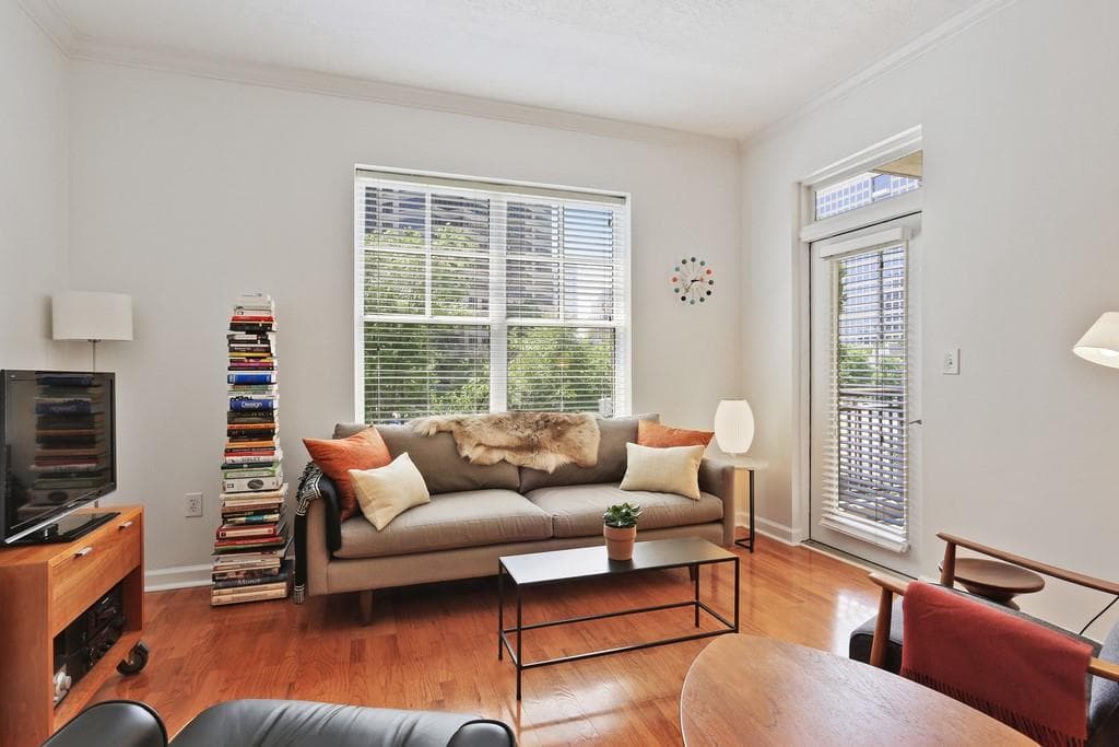 2 bedroom, 2 bathroom, 1,169 sq ft condominium sold at 1101 Juniper Street 319, Atlanta, GA 30309