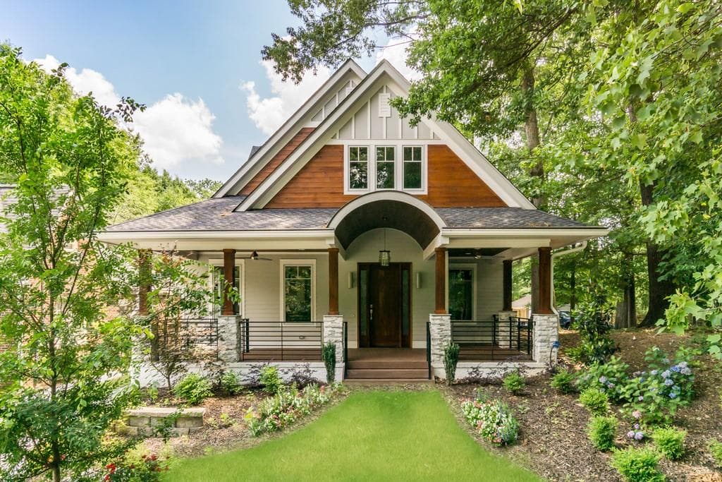 5 bedroom, 4 bathroom, 4,381 sq ft single family residence sold at 219 LINDBERGH Drive, Atlanta, GA 30305