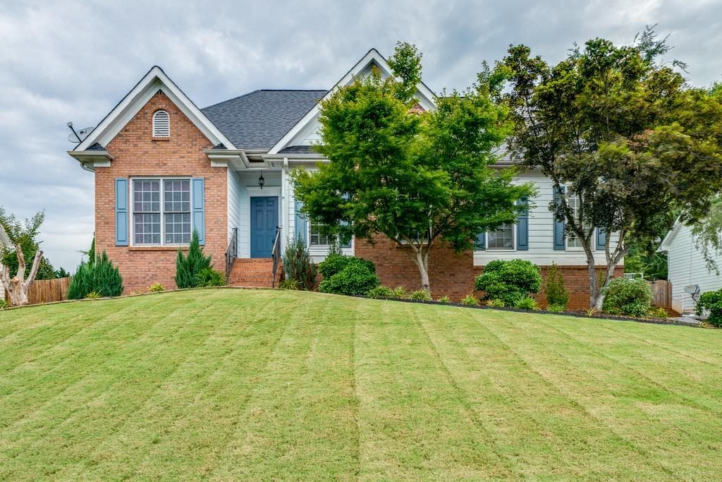 4 bedroom, 3 bathroom, 2,371 sq ft single family residence sold at 17 STILES FAIRWAY, Cartersville, GA 30120