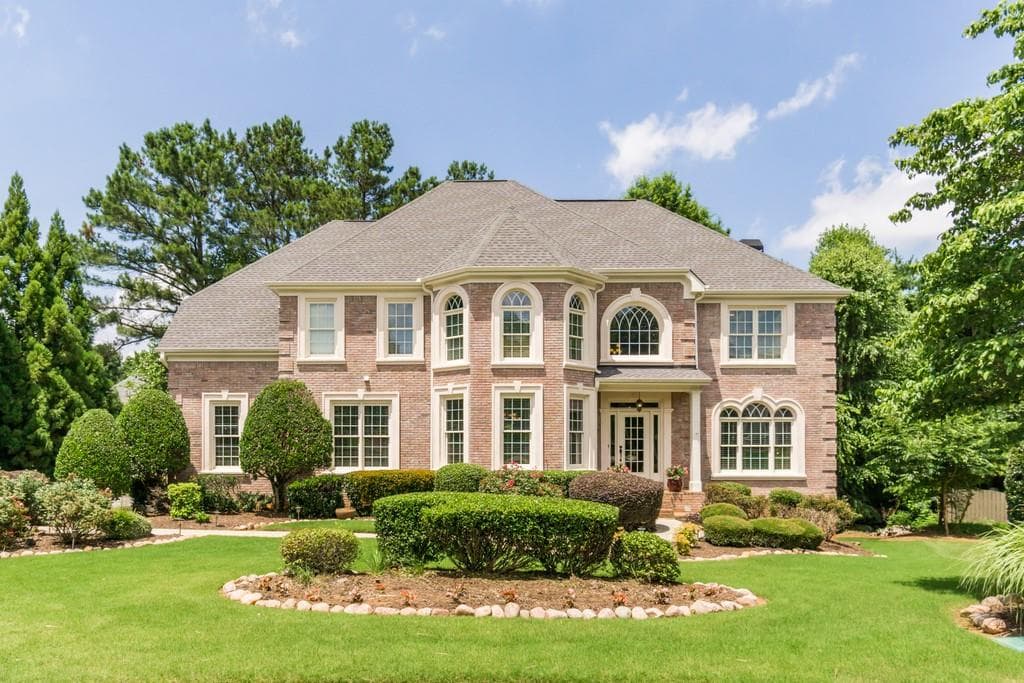 6 bedroom, 5 bathroom, 3,962 sq ft single family residence sold at 310 AUTUMN BREEZE Drive, Roswell, GA 30075