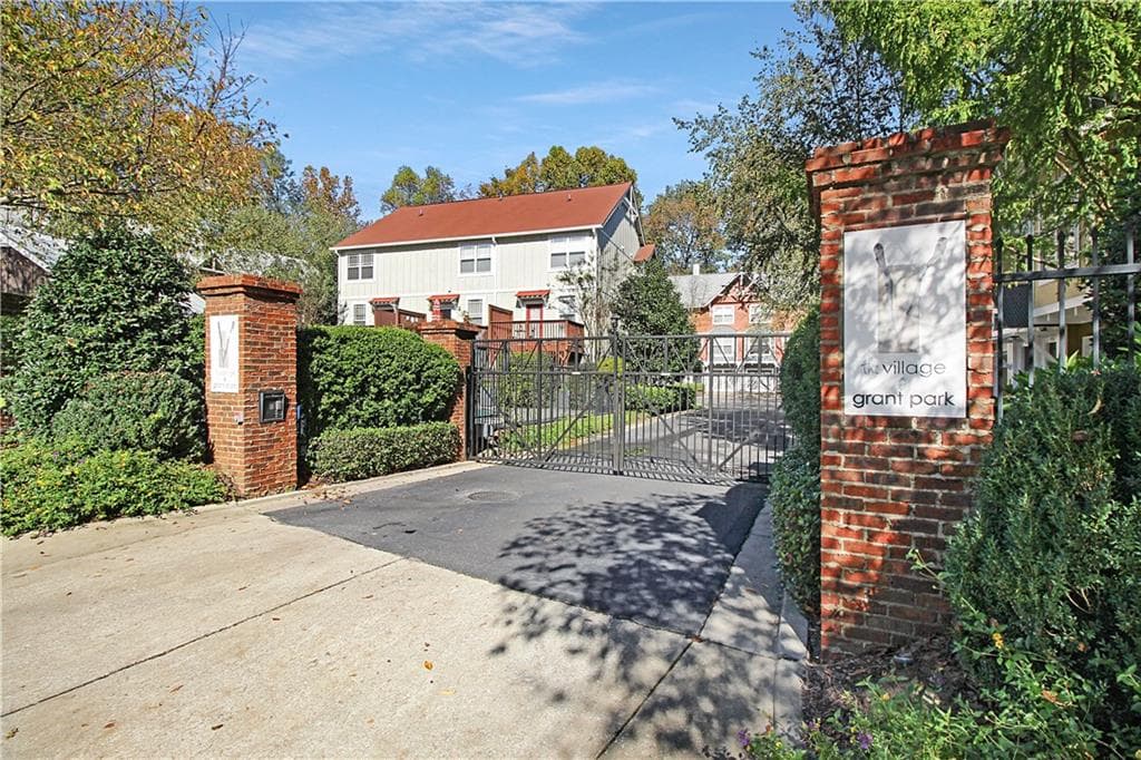 3 bedroom, 4 bathroom, 1,557 sq ft townhouse sold at 380 Grant Circle 106, Atlanta, GA 30315