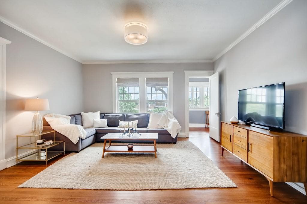 2 bedroom, 1 bathroom, 1,050 sq ft condominium sold at 746 N Highland Avenue 9, Atlanta, GA 30306