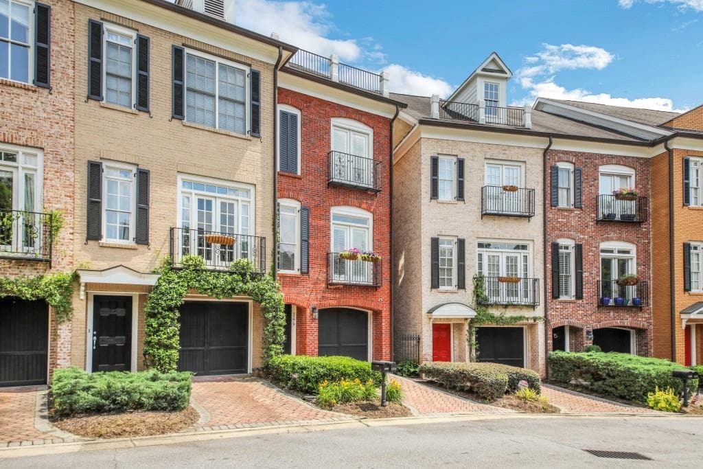 3279 Buckhead Forest Mews, Atlanta, GA 30305 — most recent listing photo