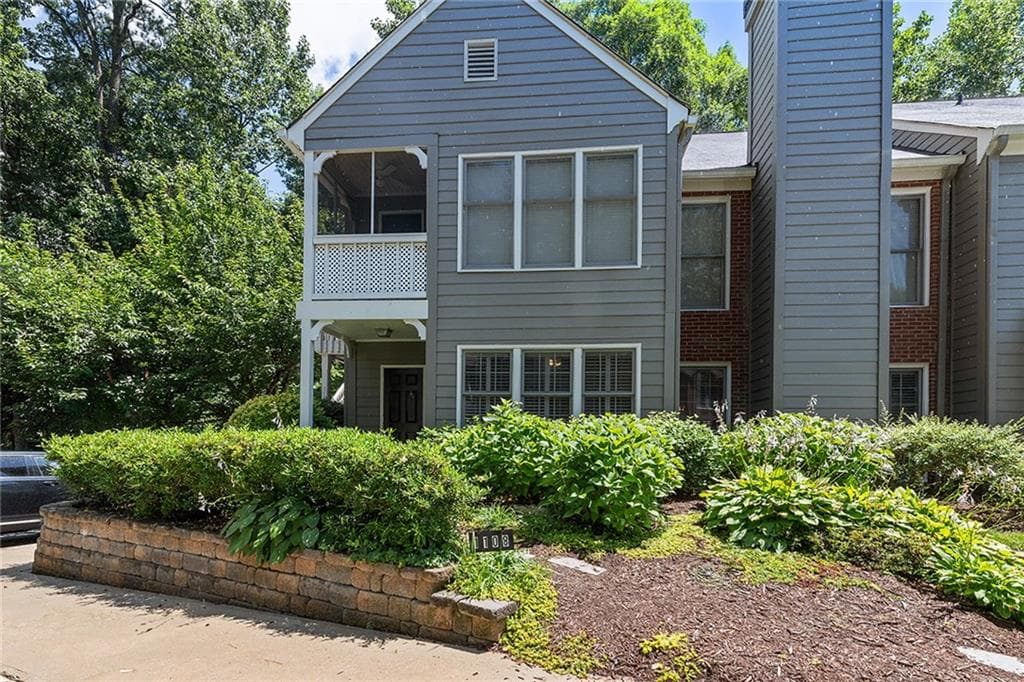 2 bedroom, 2 bathroom, 1,333 sq ft condominium sold at 1108 Camden Court, Atlanta, GA 30327
