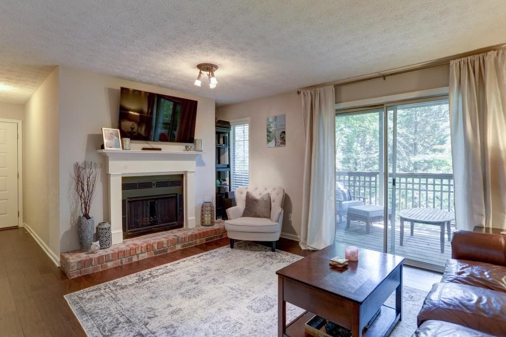 2 bedroom, 2 bathroom, 1,187 sq ft condominium sold at 2901 Lenox Road 603, Atlanta, GA 30324