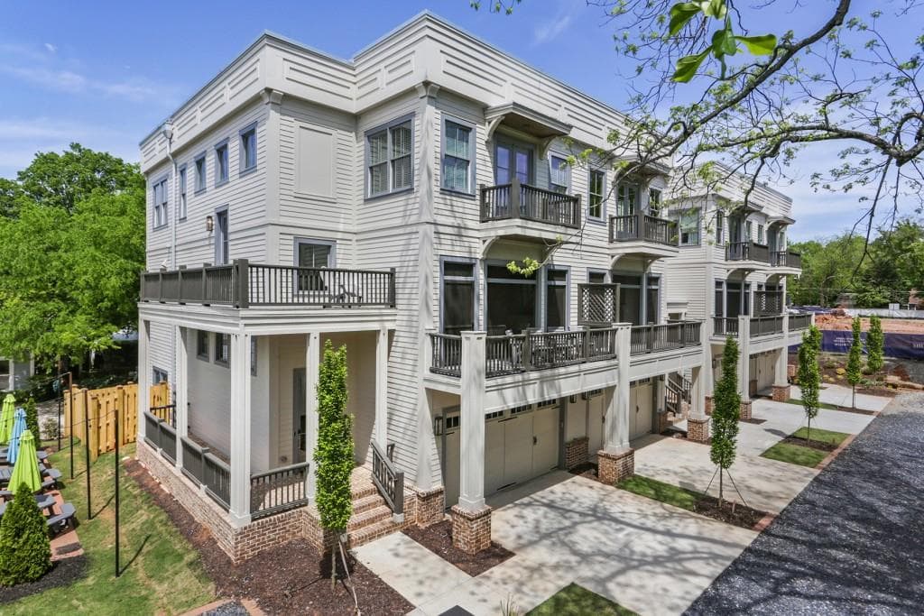 3 bedroom, 4 bathroom, 4,000 sq ft townhouse sold at 1077 Canton Street 1, Roswell, GA 30075